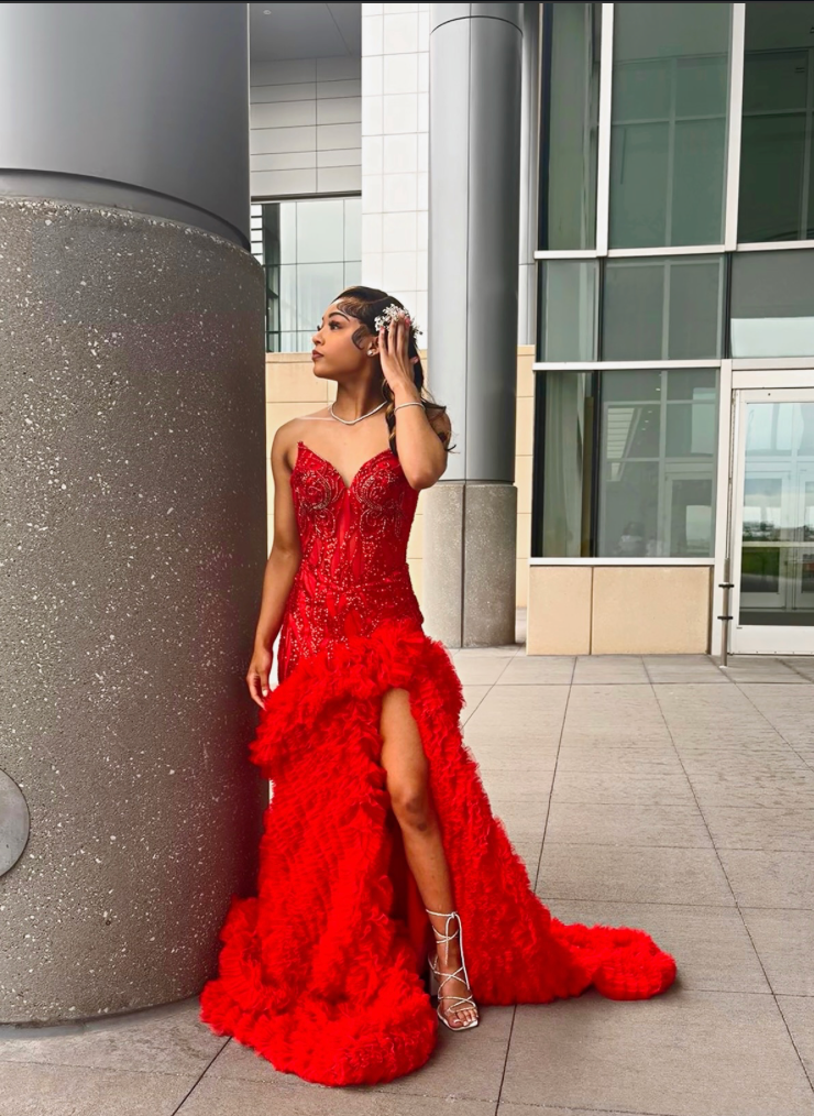 Stunning in Red 🌹✨♥️